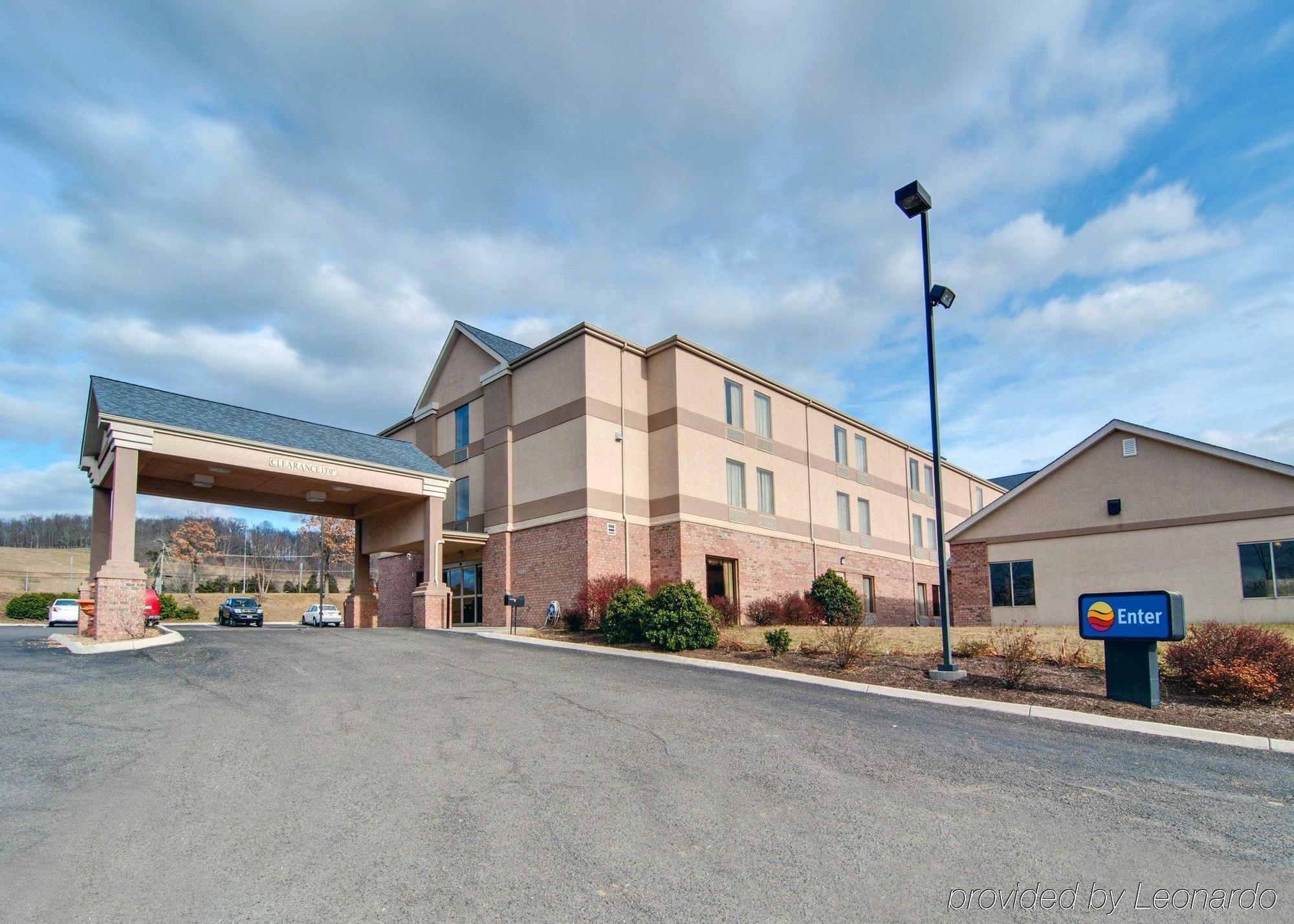 Hotel Comfort & I-81 3*